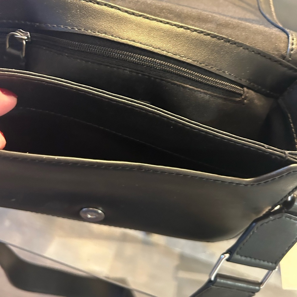 Marc Jacobs Black Leather Shoulder Bag - Picture 6 of 9